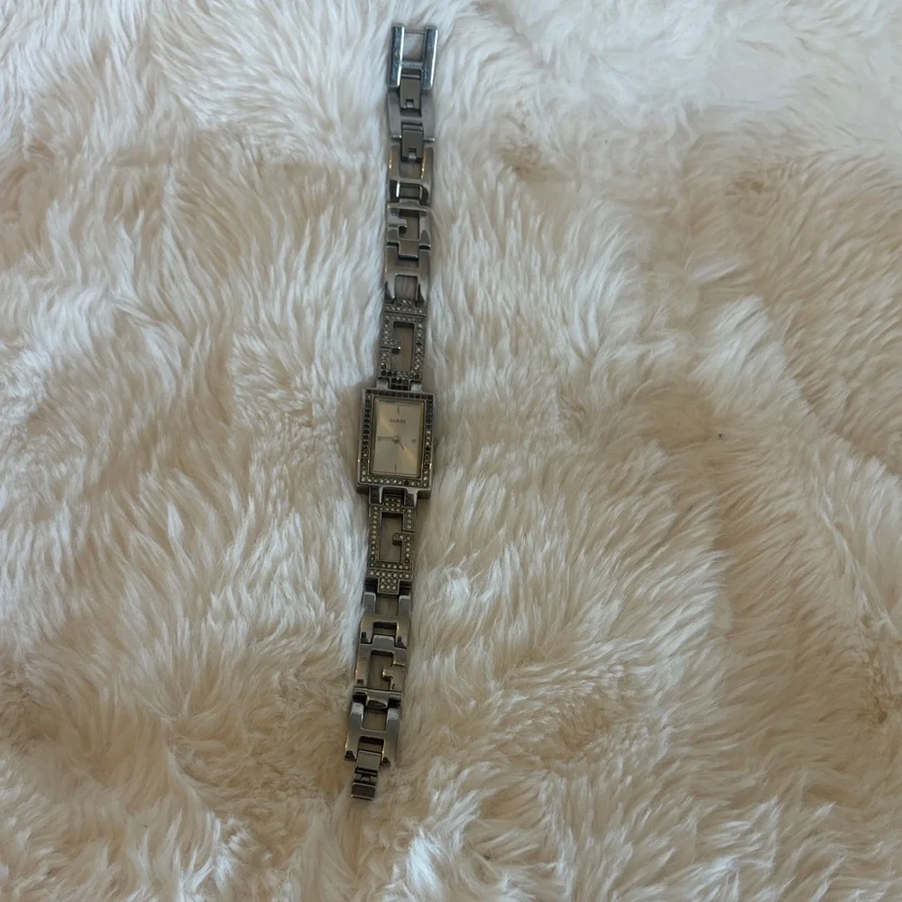 Women’s GUESS Silver Watch Crystals